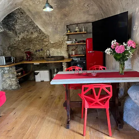 Acquaviva, Petra - By Ligooria