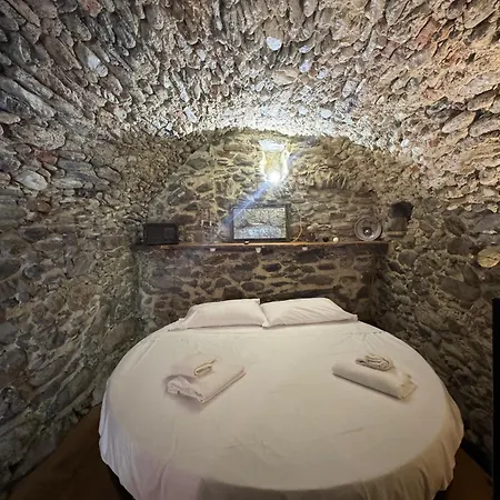 Acquaviva, Petra - By Ligooria * Tovo San Giacomo