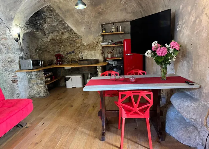 Acquaviva, Petra - By Ligooria