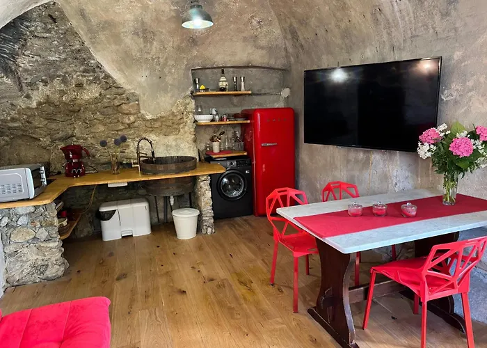 Acquaviva, Petra - By Ligooria